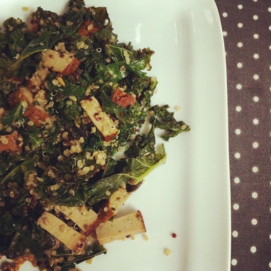 Kale sauté et tofu fumé