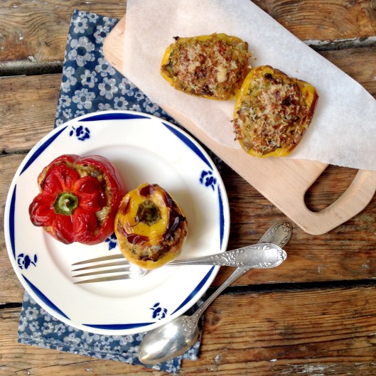 Poivrons farcis au millet et légumes d'été